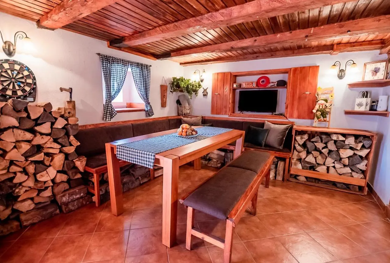 Chalet Pine & Oak Holiday Home Fuzine