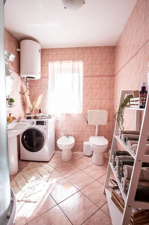 شاليه Pine & Oak Holiday Home Fužine