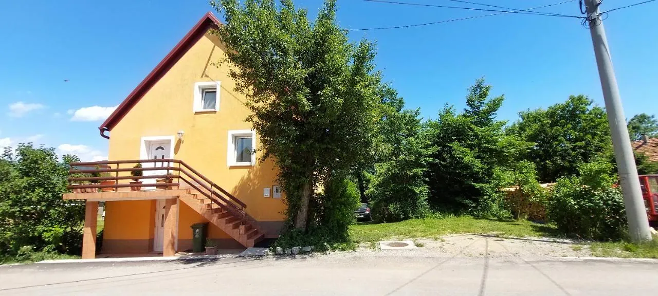 Pine & Oak Holiday Home Fužine